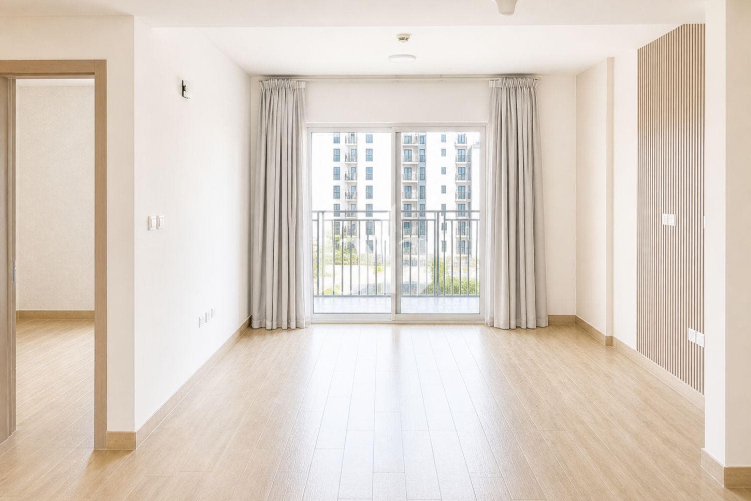 1 Bedroom Apartment in Waters Edge - photo 2
