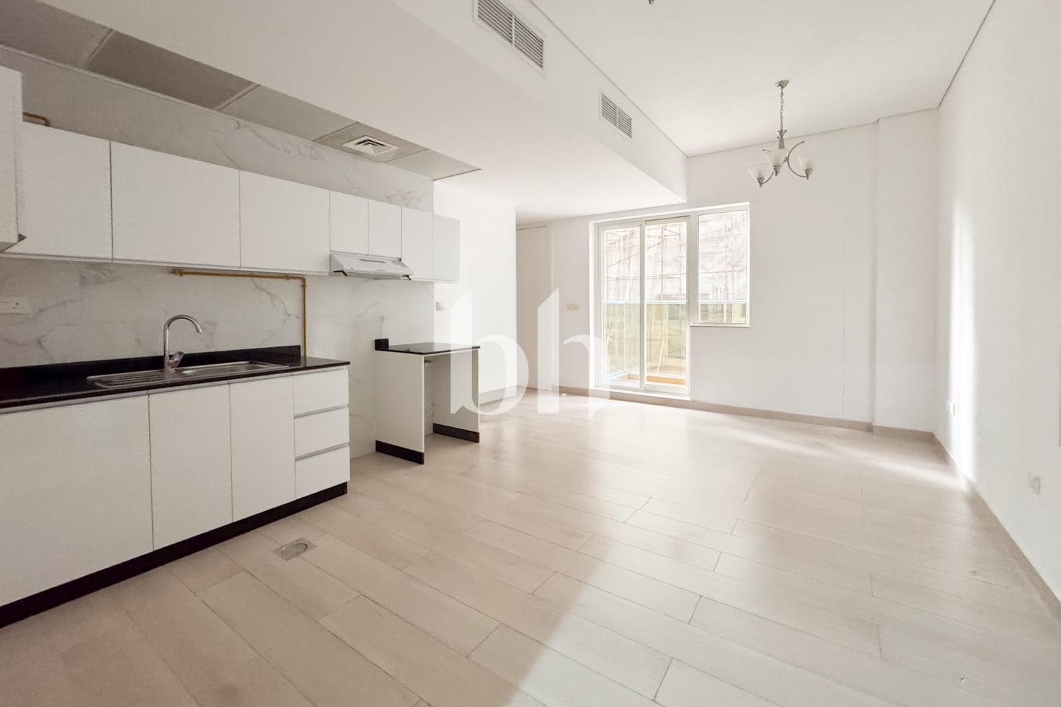 1 Bedroom Apartment in Rami Residence 1