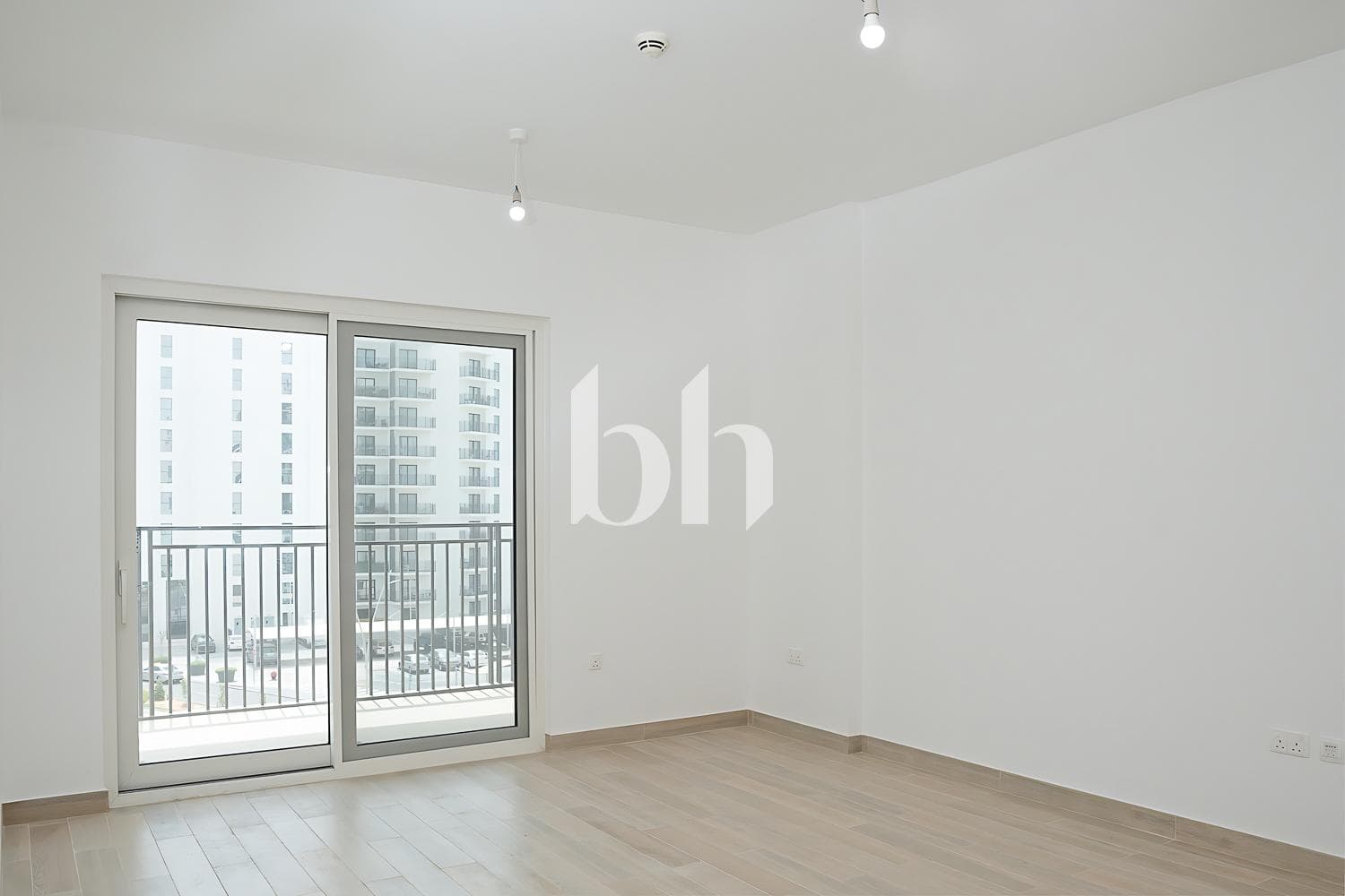 1 Bedroom Apartment in Waters Edge - photo 2