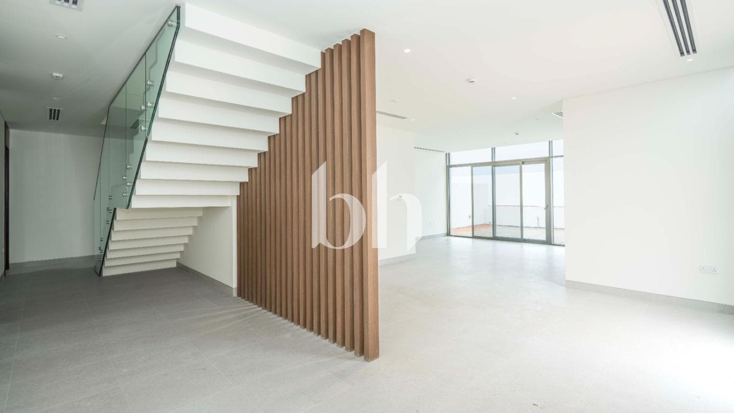 4 Bedroom Townhouse in Souk Al Jubail - photo 2