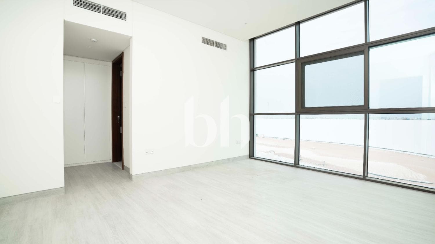 4 Bedroom Townhouse in Souk Al Jubail - photo 1
