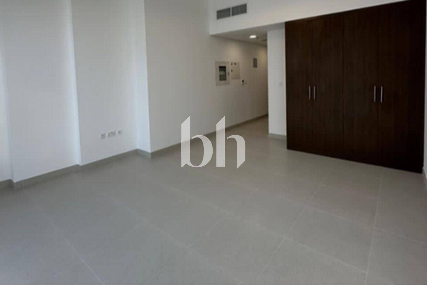 Studio Apartment in Bluebay Walk - photo 2