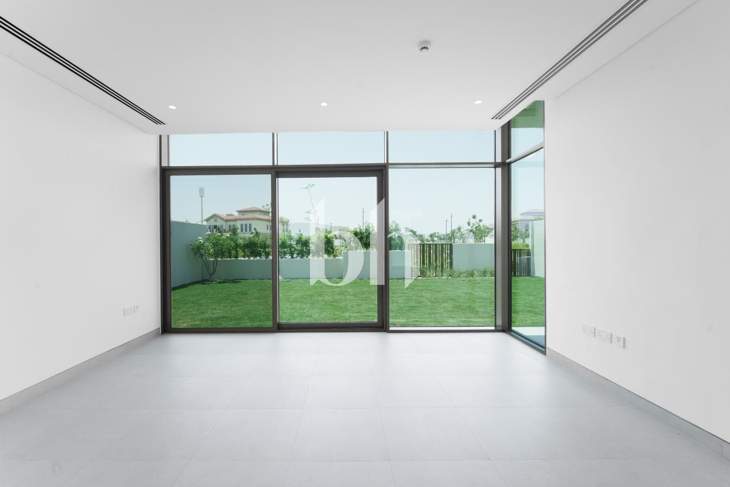 4 Bedroom Townhouse in Souk Al Jubail - photo 1