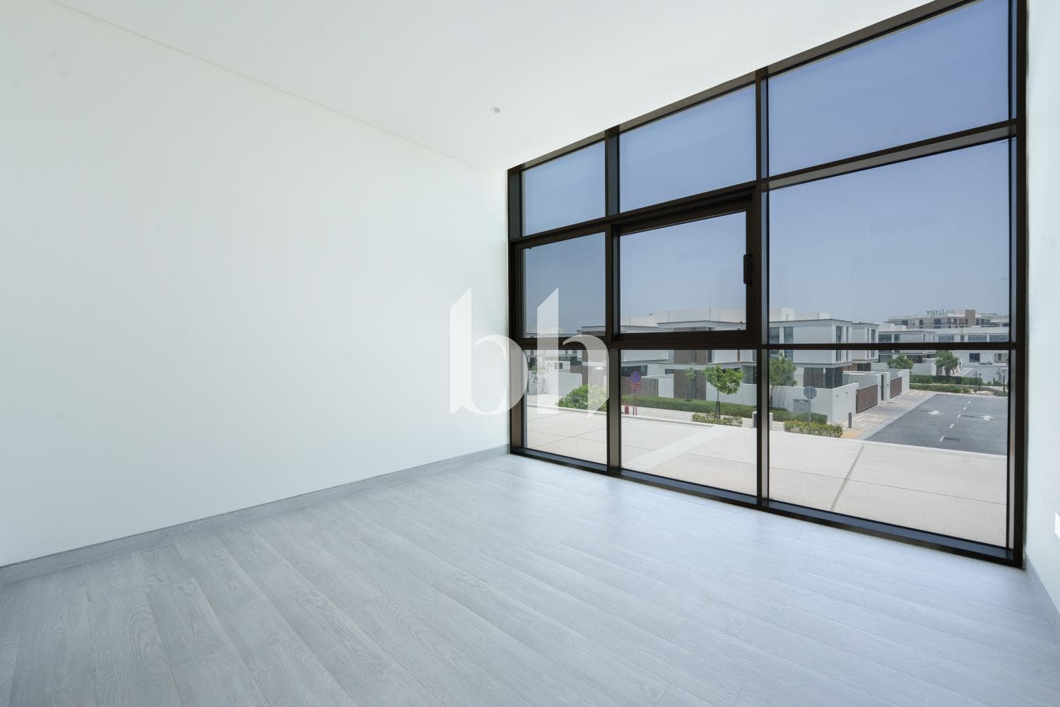 4 Bedroom Townhouse in Souk Al Jubail - photo 2