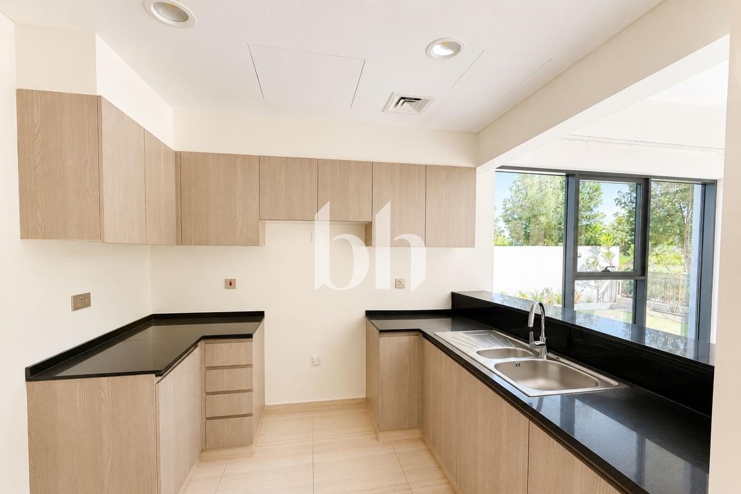4 Bedroom Villa in Rochester - photo 2