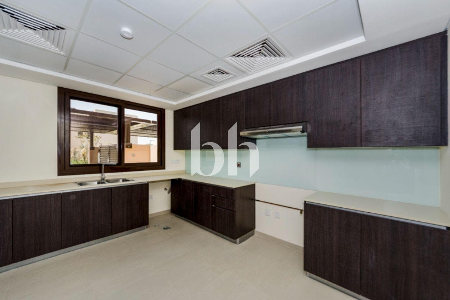 4 Bedroom Townhouse in Al Zahia 2 - photo 2