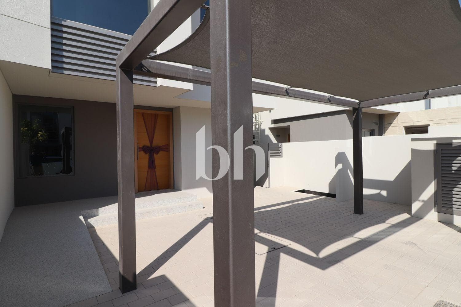 3 Bedroom Townhouse in Al Zahia 4 - photo 1