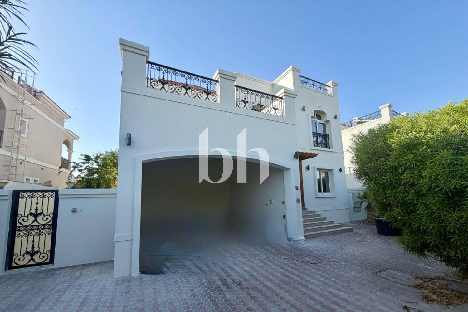 5 Bedroom Villa in Courtyard CA8