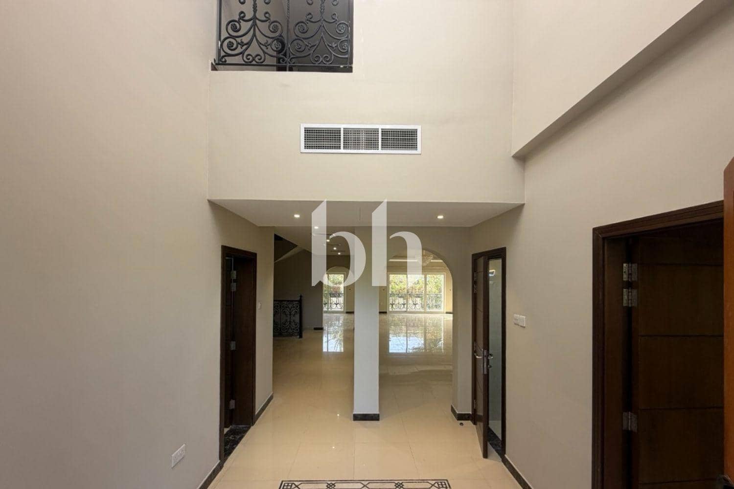 5 Bedroom Villa in Courtyard CA8 - photo 1