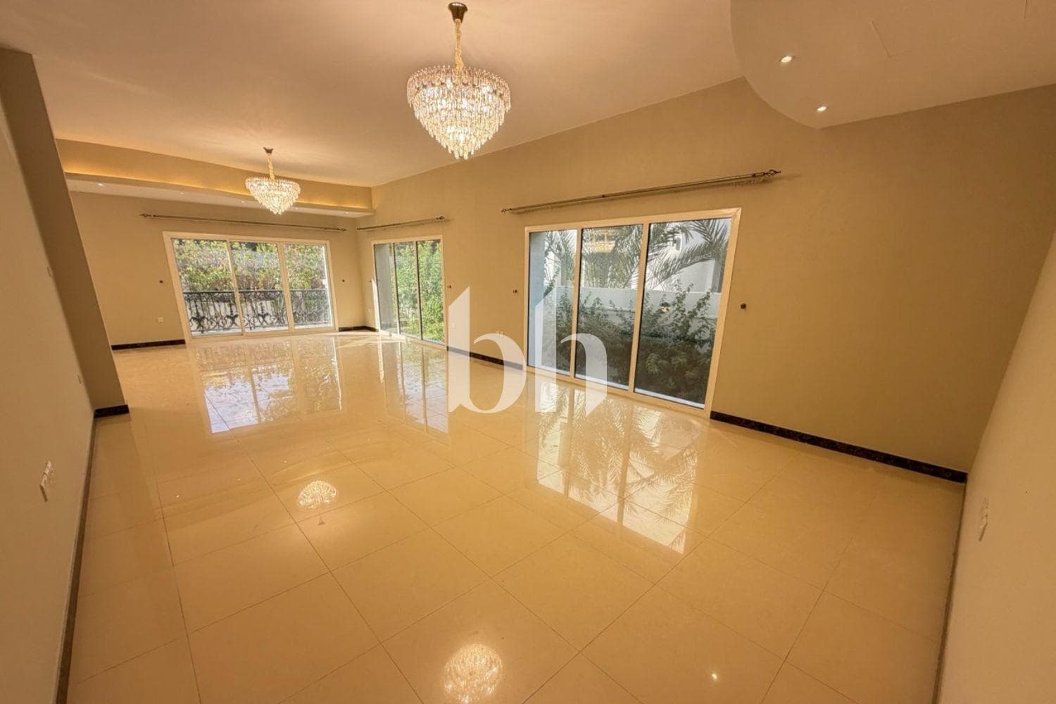 5 Bedroom Villa in Courtyard CA8 - photo 2