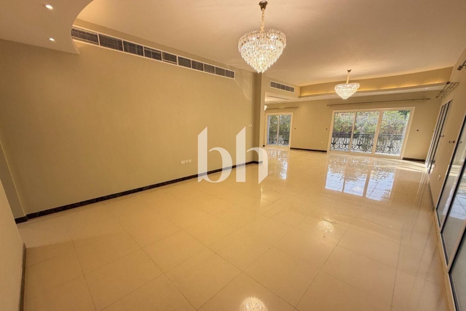 5 Bedroom Villa in Courtyard CA8 - photo 1