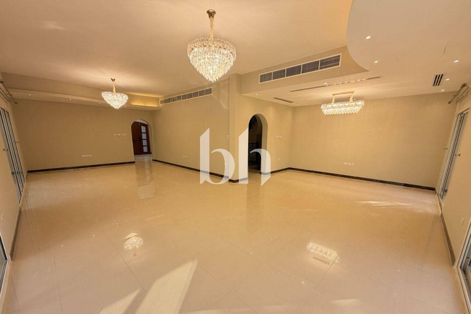 5 Bedroom Villa in Courtyard CA8 - photo 2
