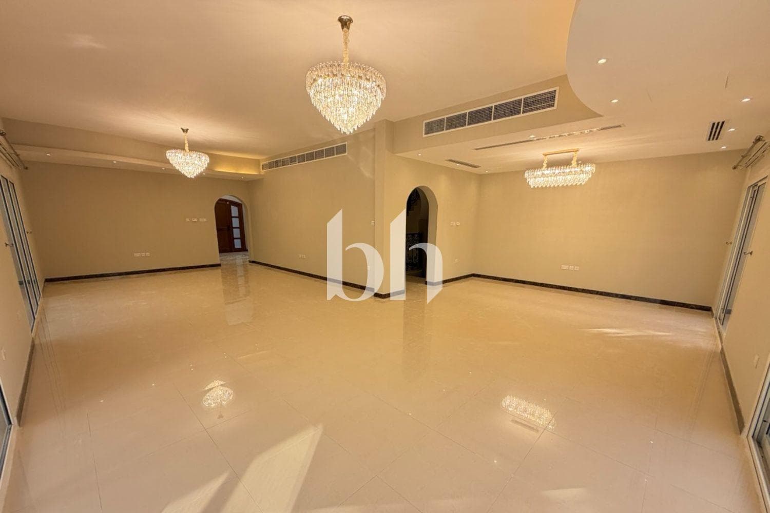 5 Bedroom Villa in Courtyard CA8
