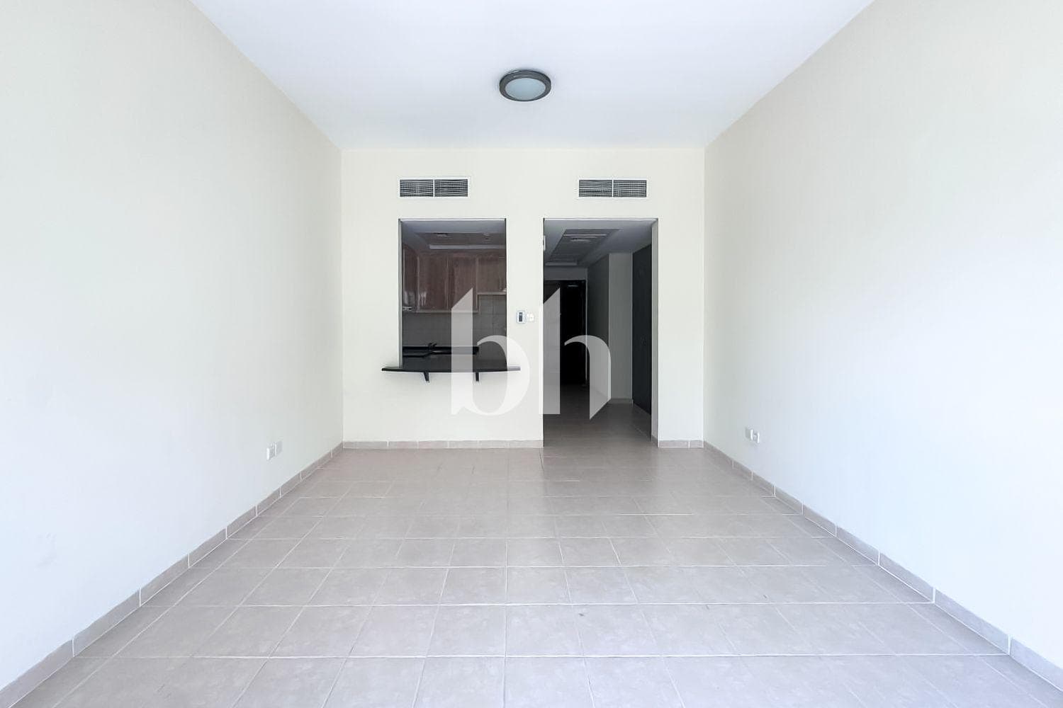Studio Apartment in Building 256 - photo 1