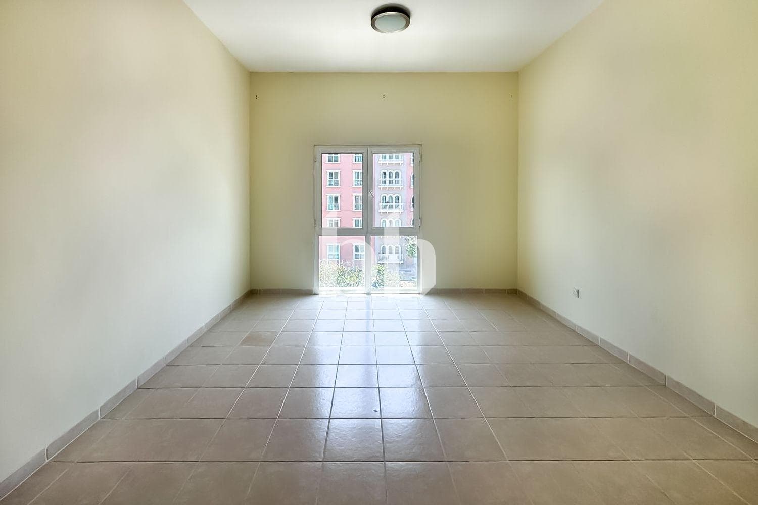 Studio Apartment in Building 256