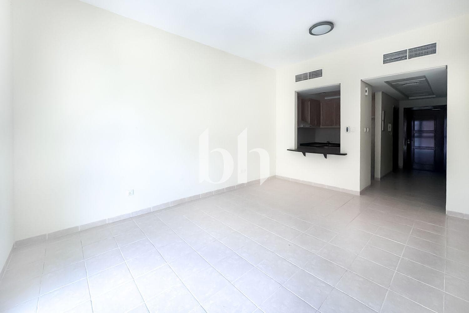 Studio Apartment in Building 256