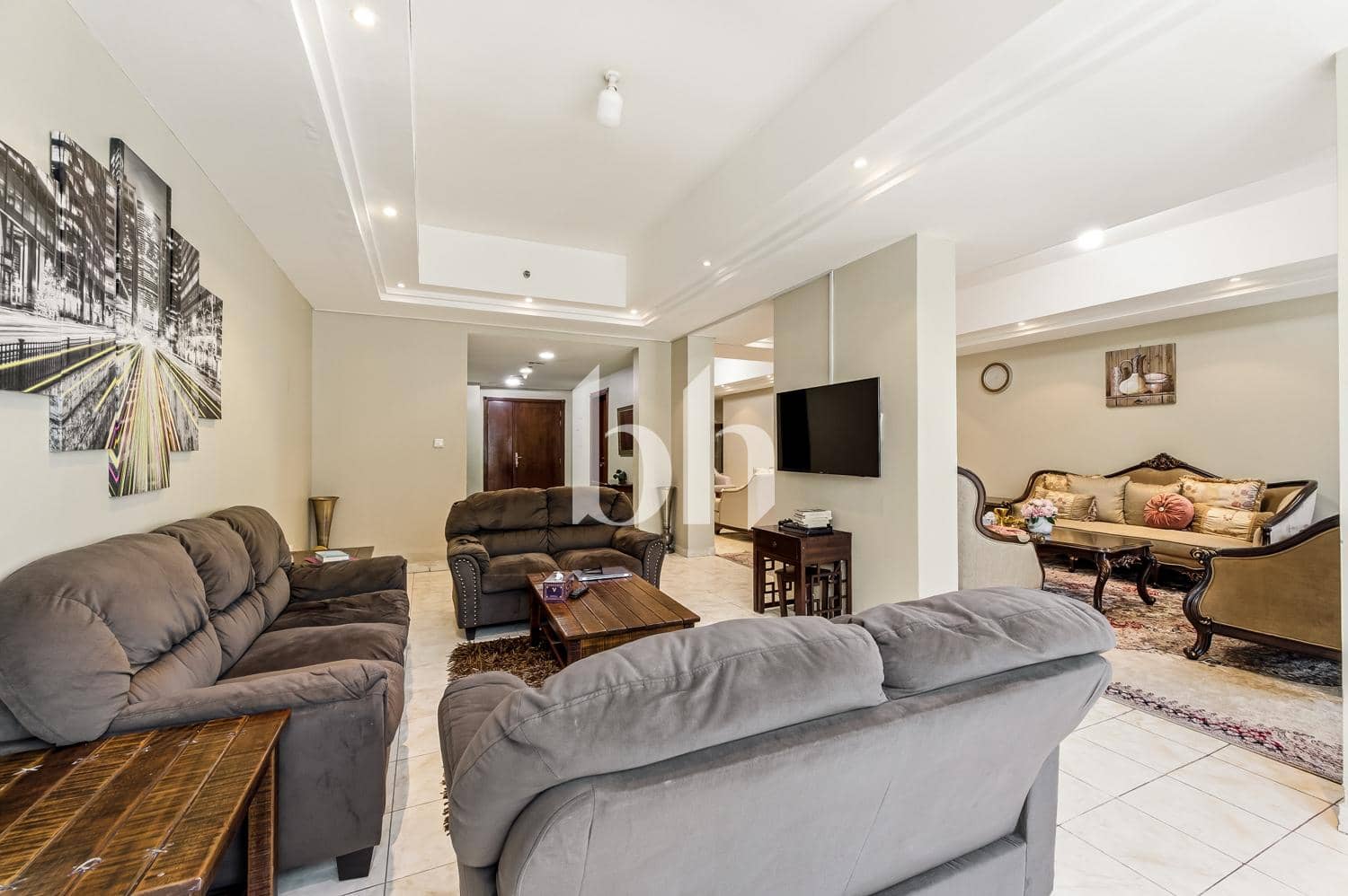 3 Bedroom Apartment in Al Dana Tower - photo 1