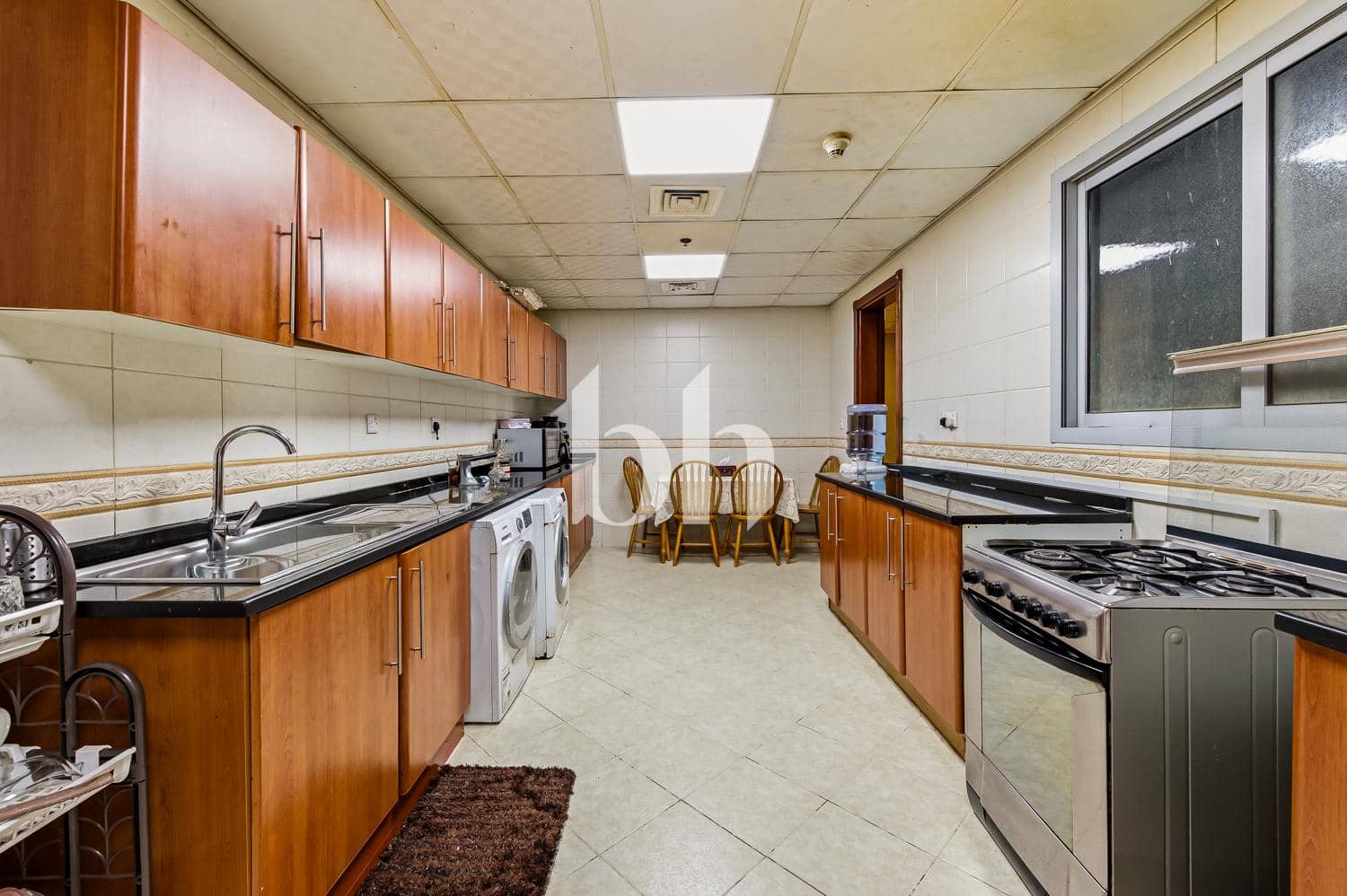 3 Bedroom Apartment in Al Dana Tower - photo 2