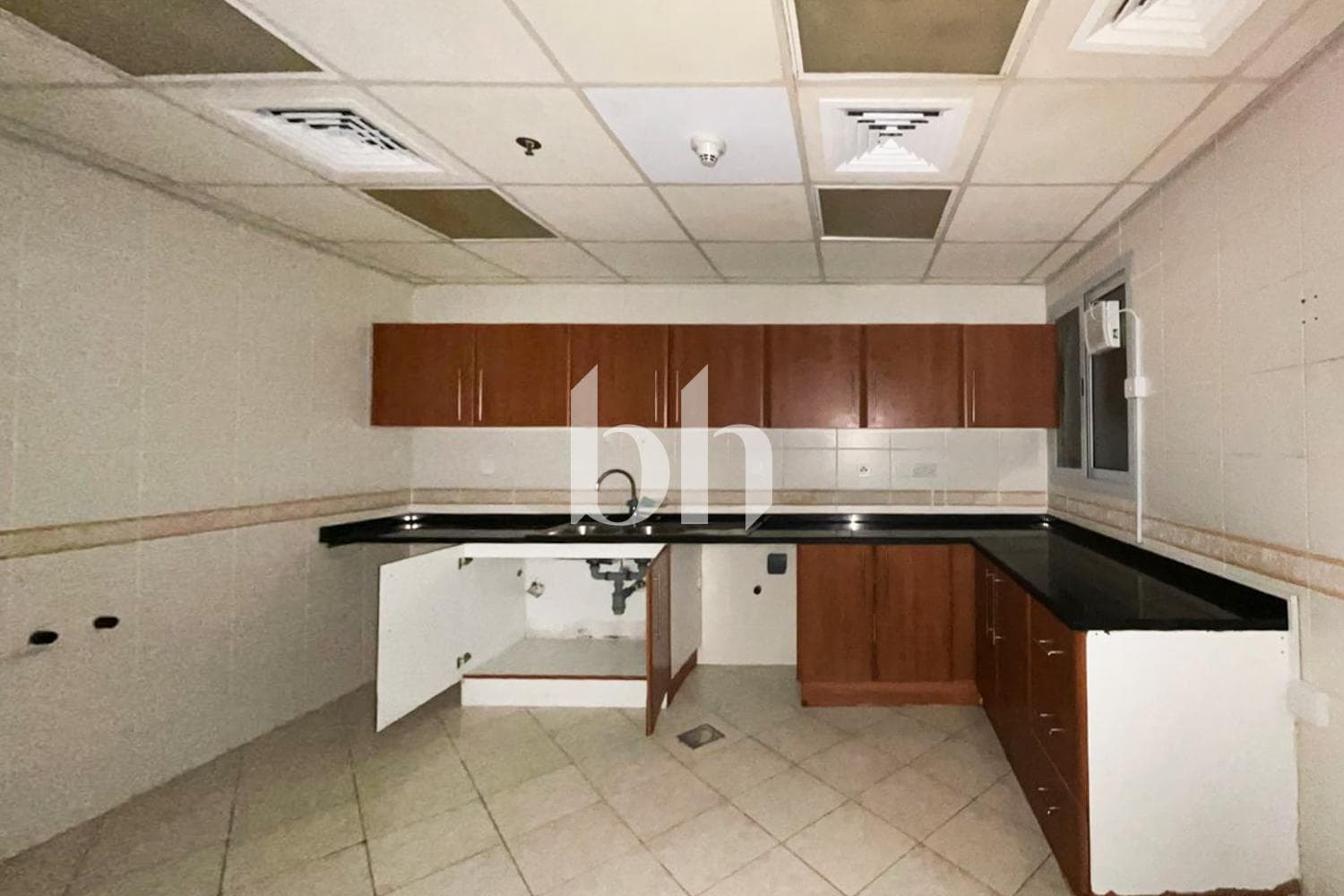 2 Bedroom Apartment in Al Dana Tower - photo 2