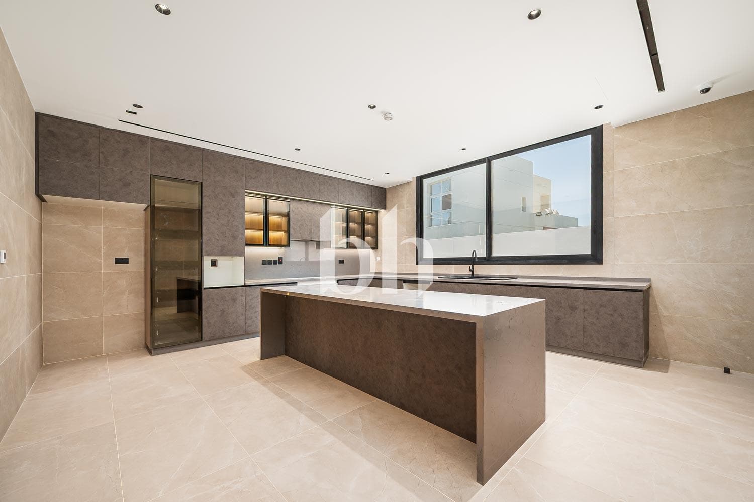 7 Bedroom Villa in Al Quoz 2 Villas - photo 2
