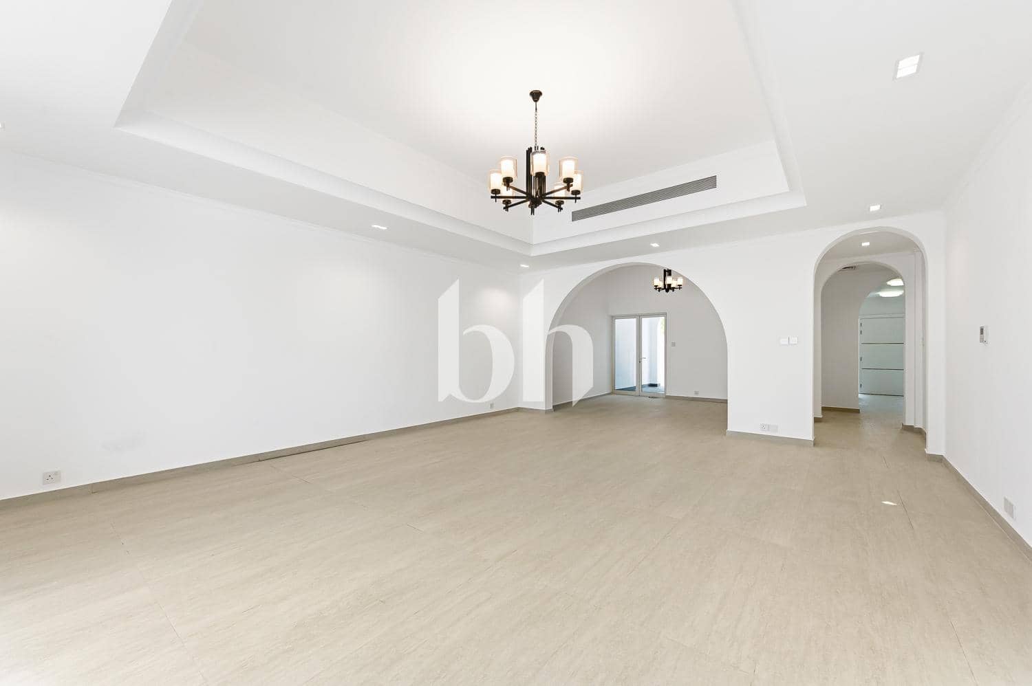 4 Bedroom Villa in Jumeirah 3 Villas - photo 2