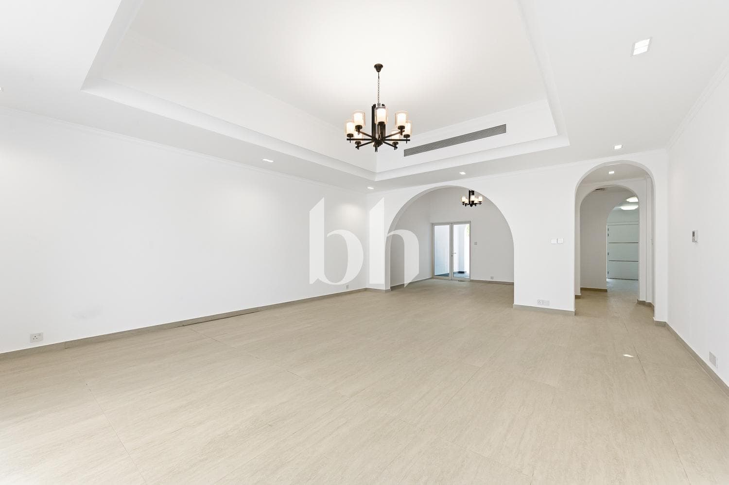 4 Bedroom Villa in Jumeirah 3 Villas - photo 2