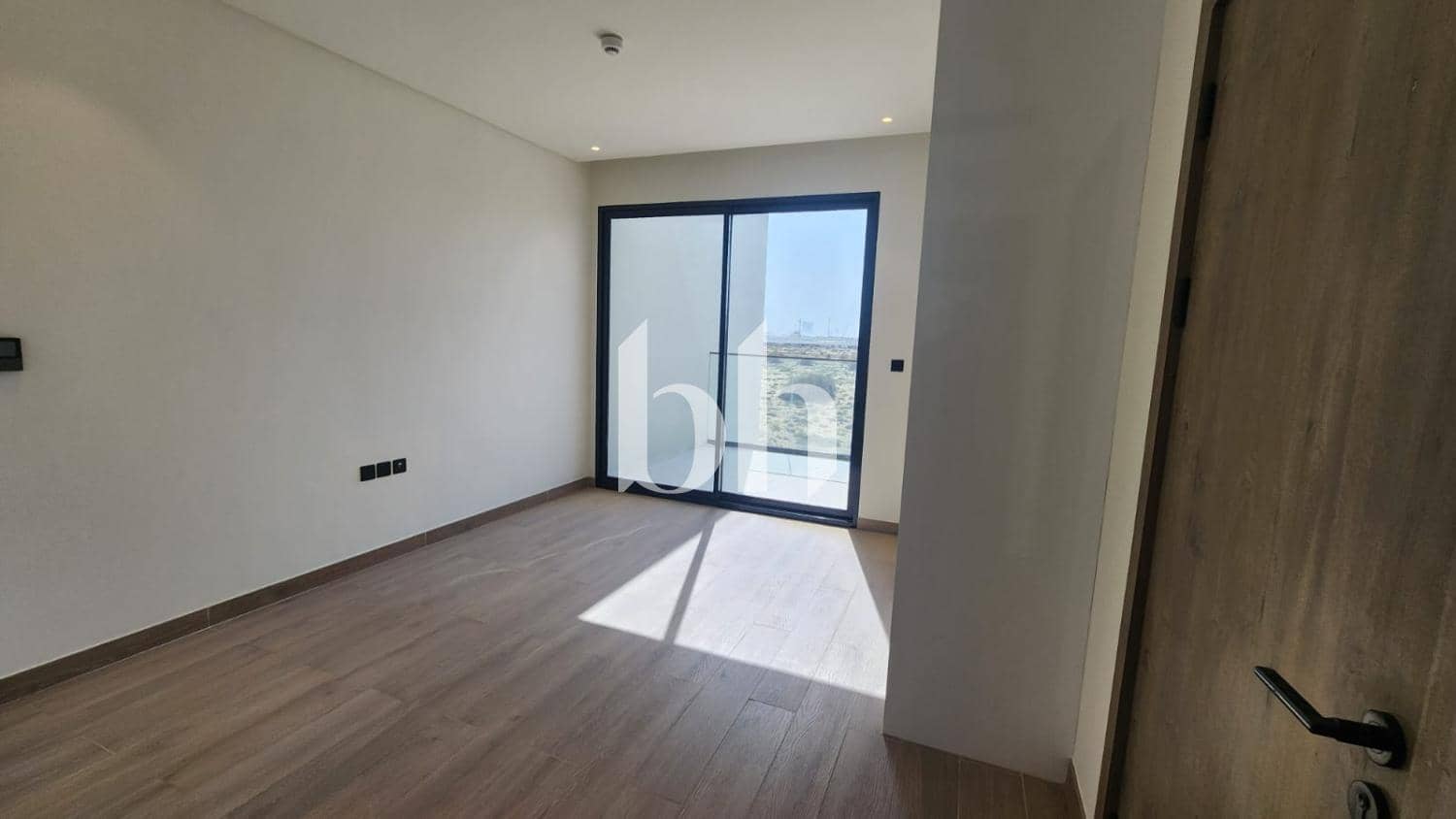 3 Bedroom Townhouse in California Residence - photo 2
