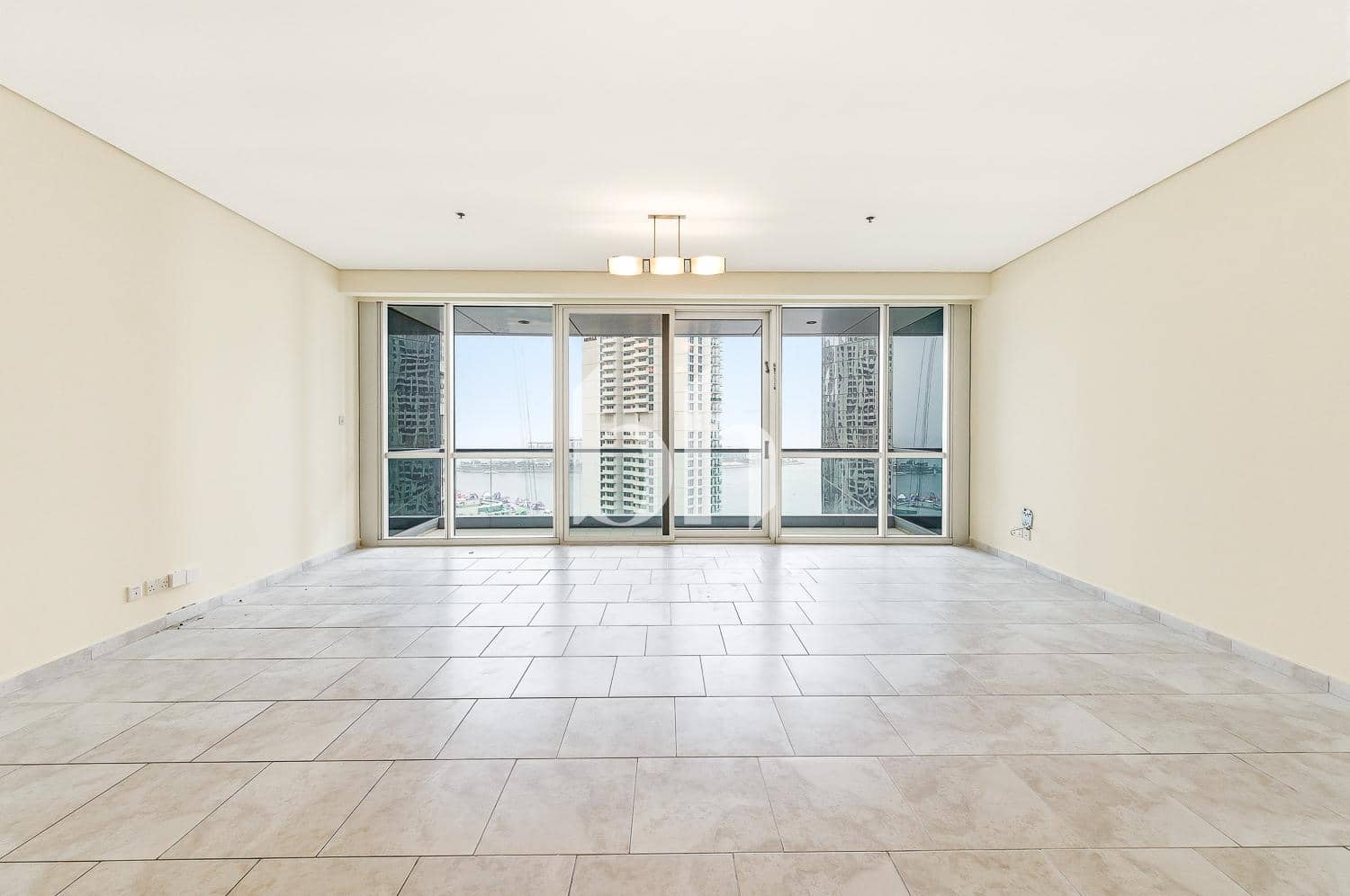 3 Bedroom Apartment in Al Fattan Marine Towers - photo 1