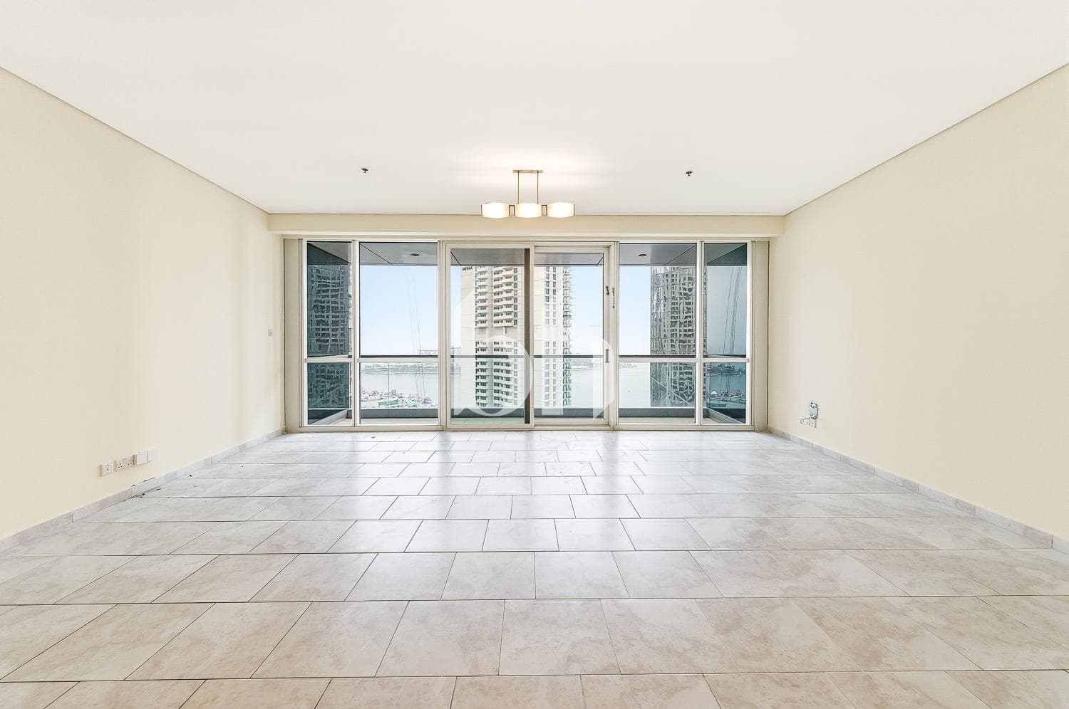 3 Bedroom Apartment in Al Fattan Marine Towers - photo 1