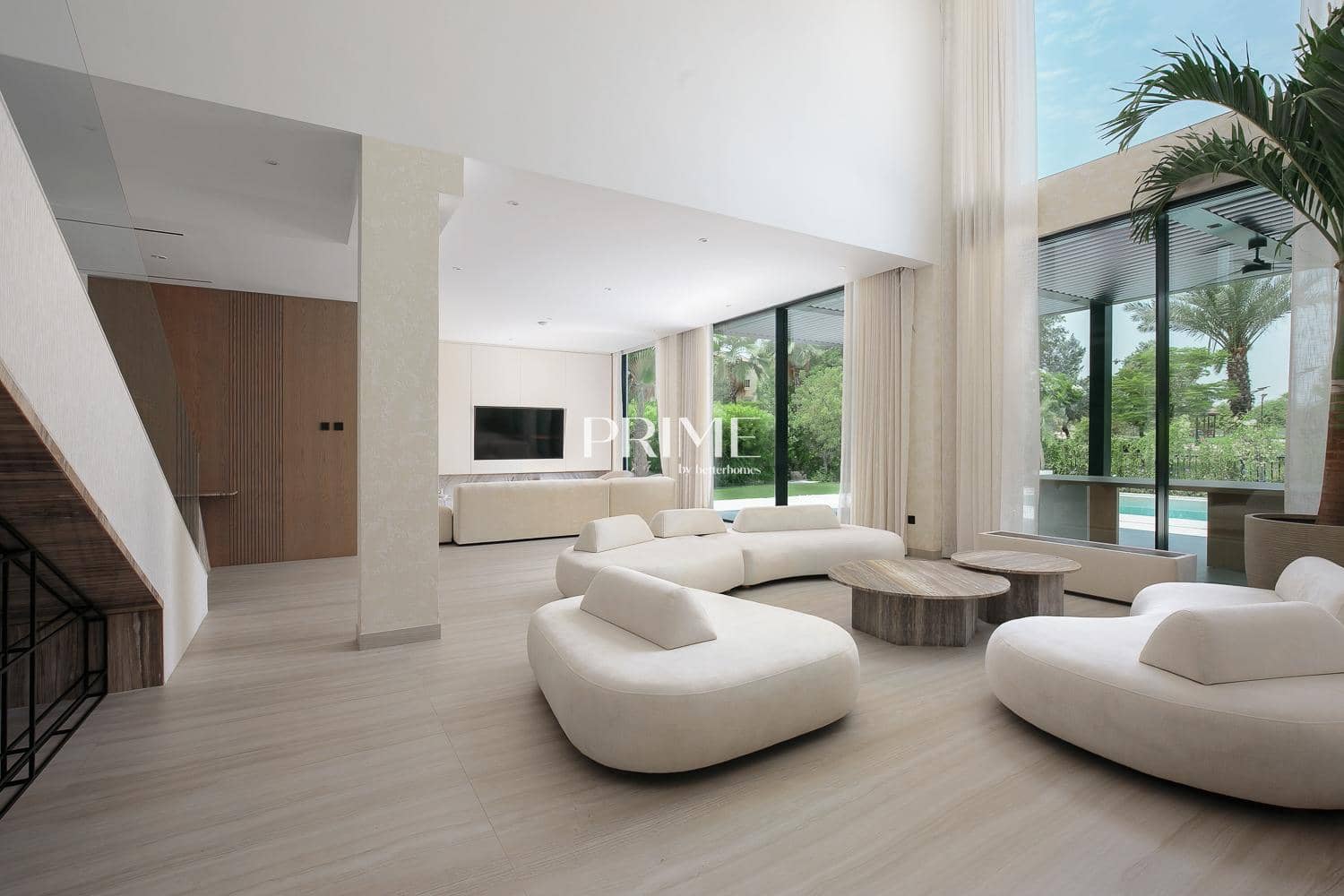 5 Bedroom Villa in Entertainment Foyer - photo 2
