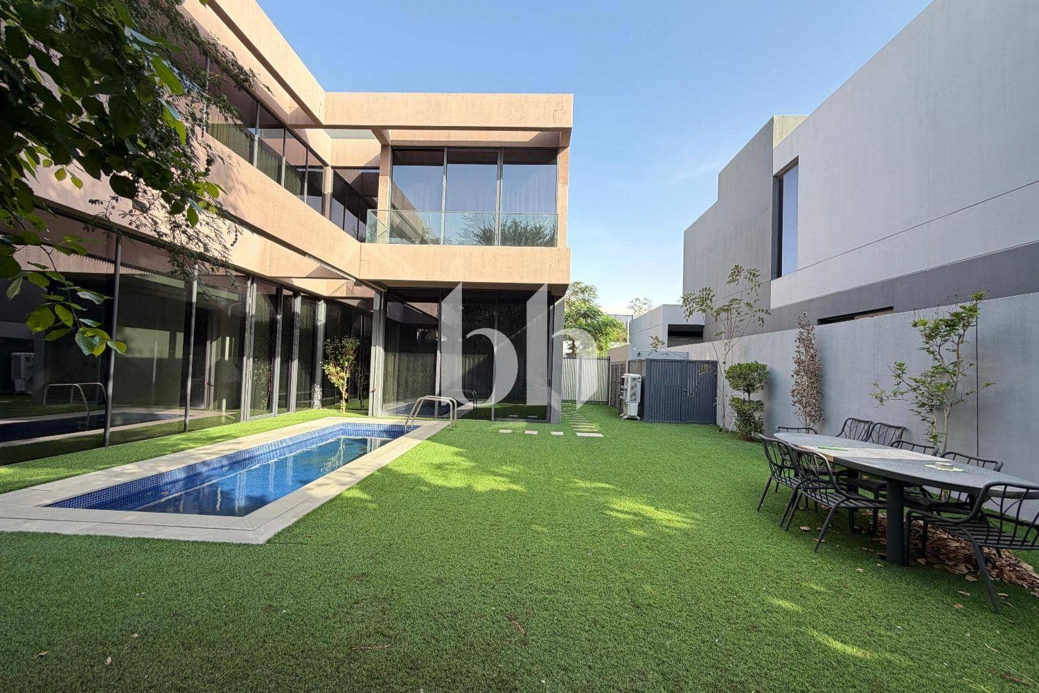 4 Bedroom Villa in Sendian