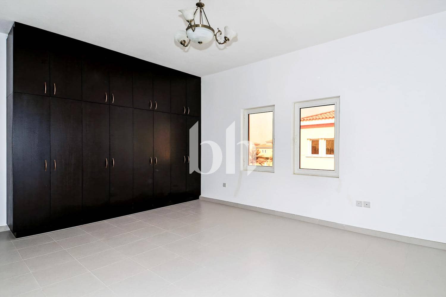 5 Bedroom Villa in Ponderosa - photo 2