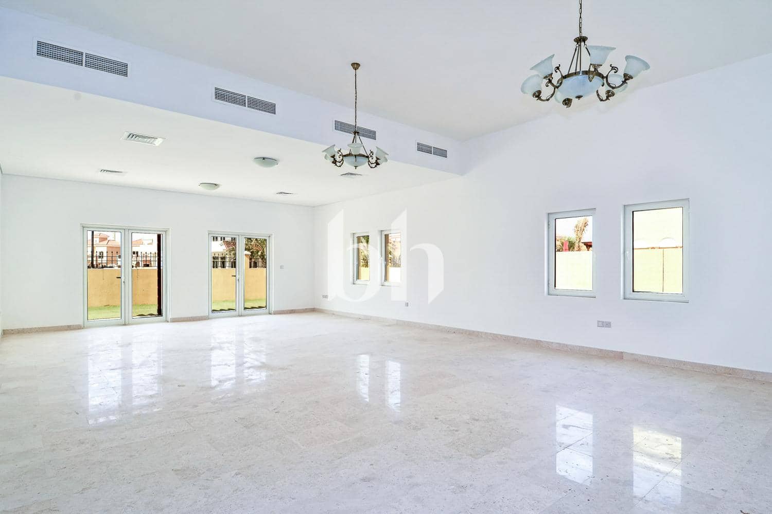 5 Bedroom Villa in Ponderosa - photo 1