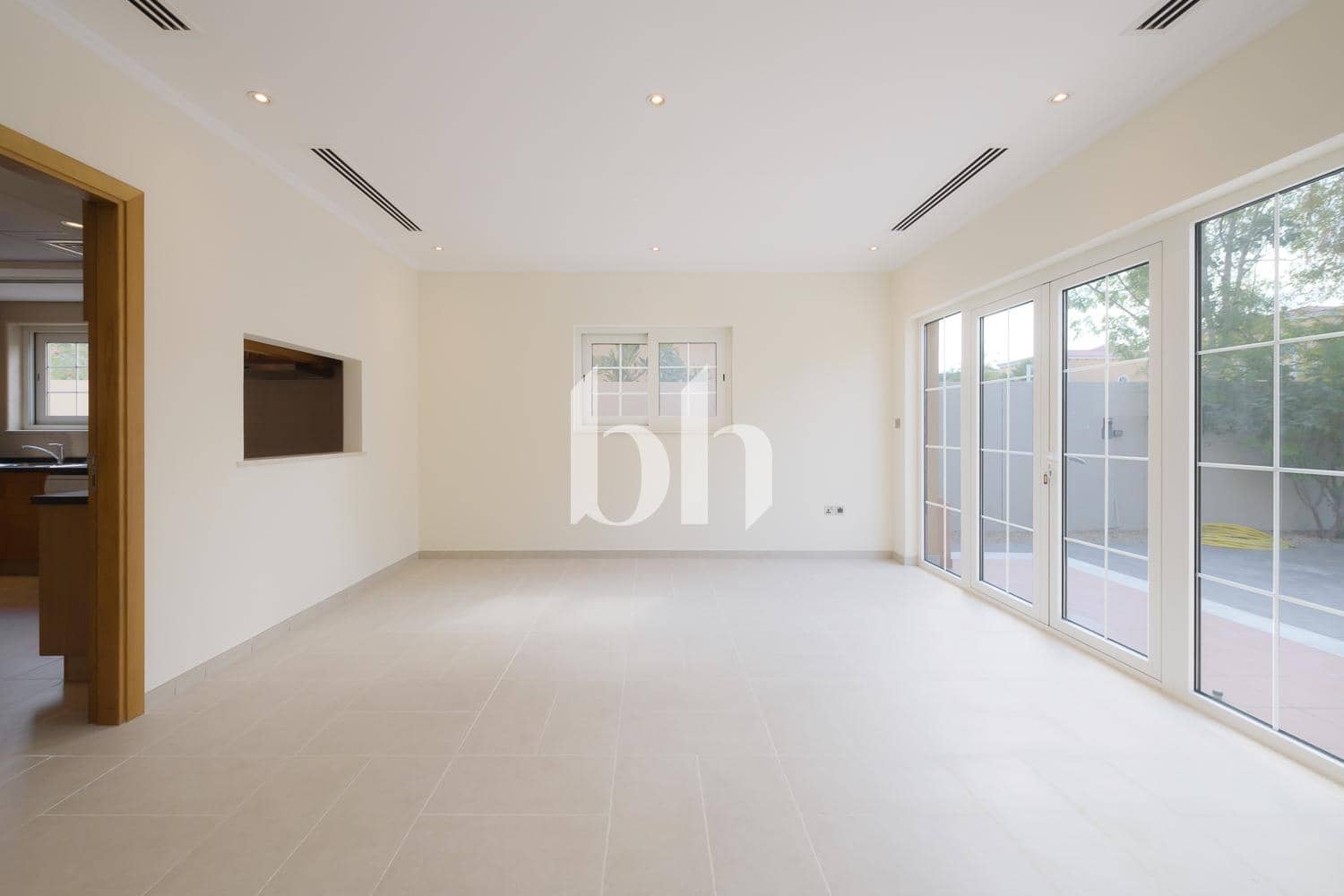 3 Bedroom Villa in District 7 Regional - photo 2
