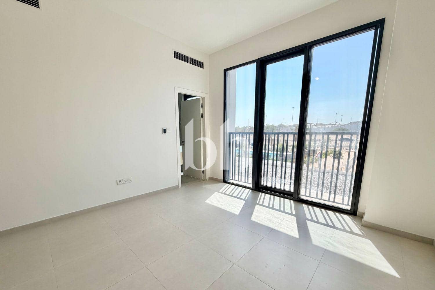3 Bedroom Townhouse in Jebel Ali Village Townhouses - photo 2