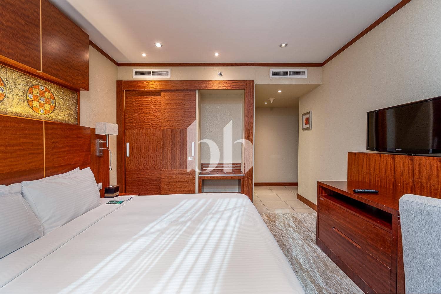 2 Bedroom Apartment in The Carlton Downtown Hotel - photo 2