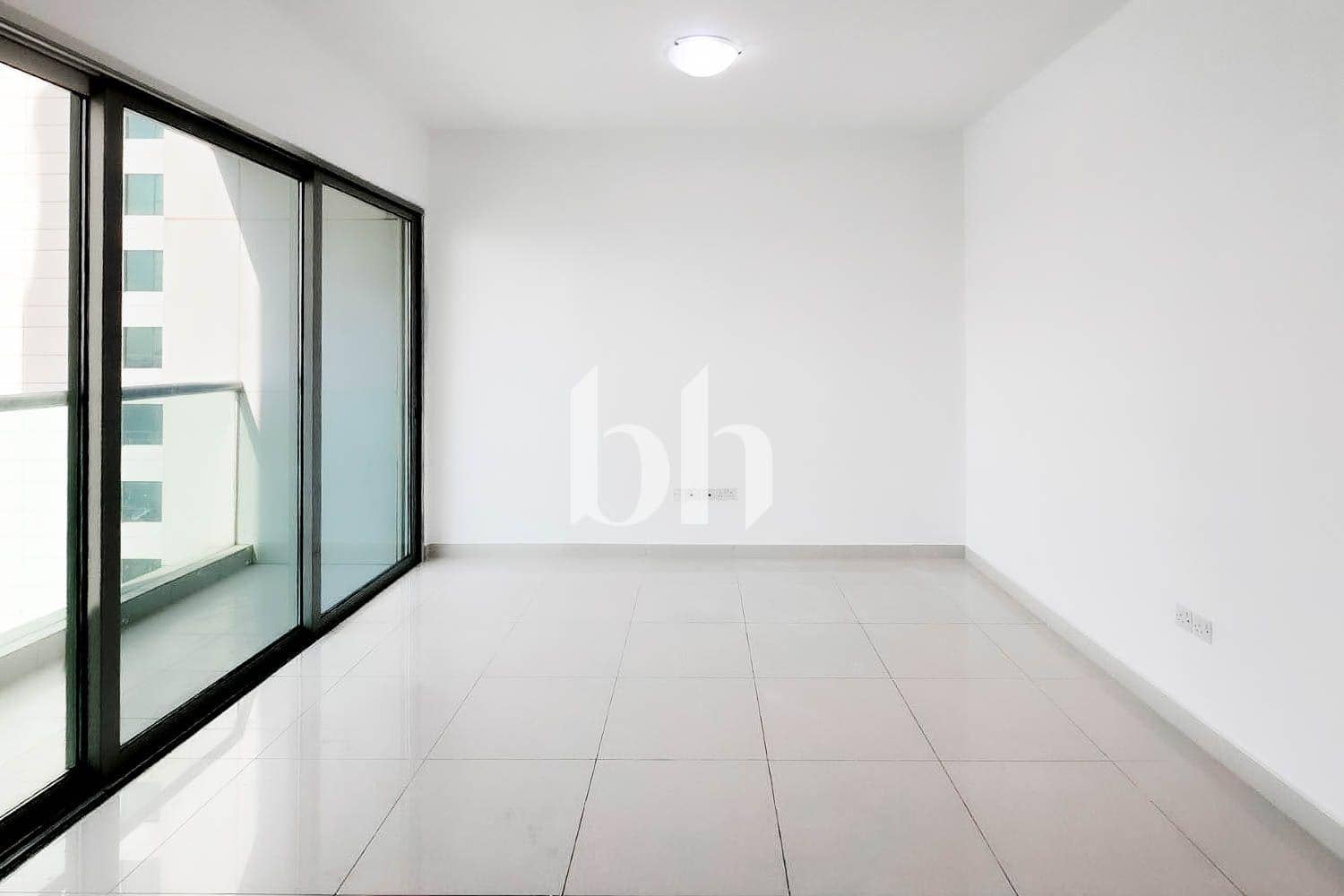 Studio Apartment in Al Maha Tower - photo 1
