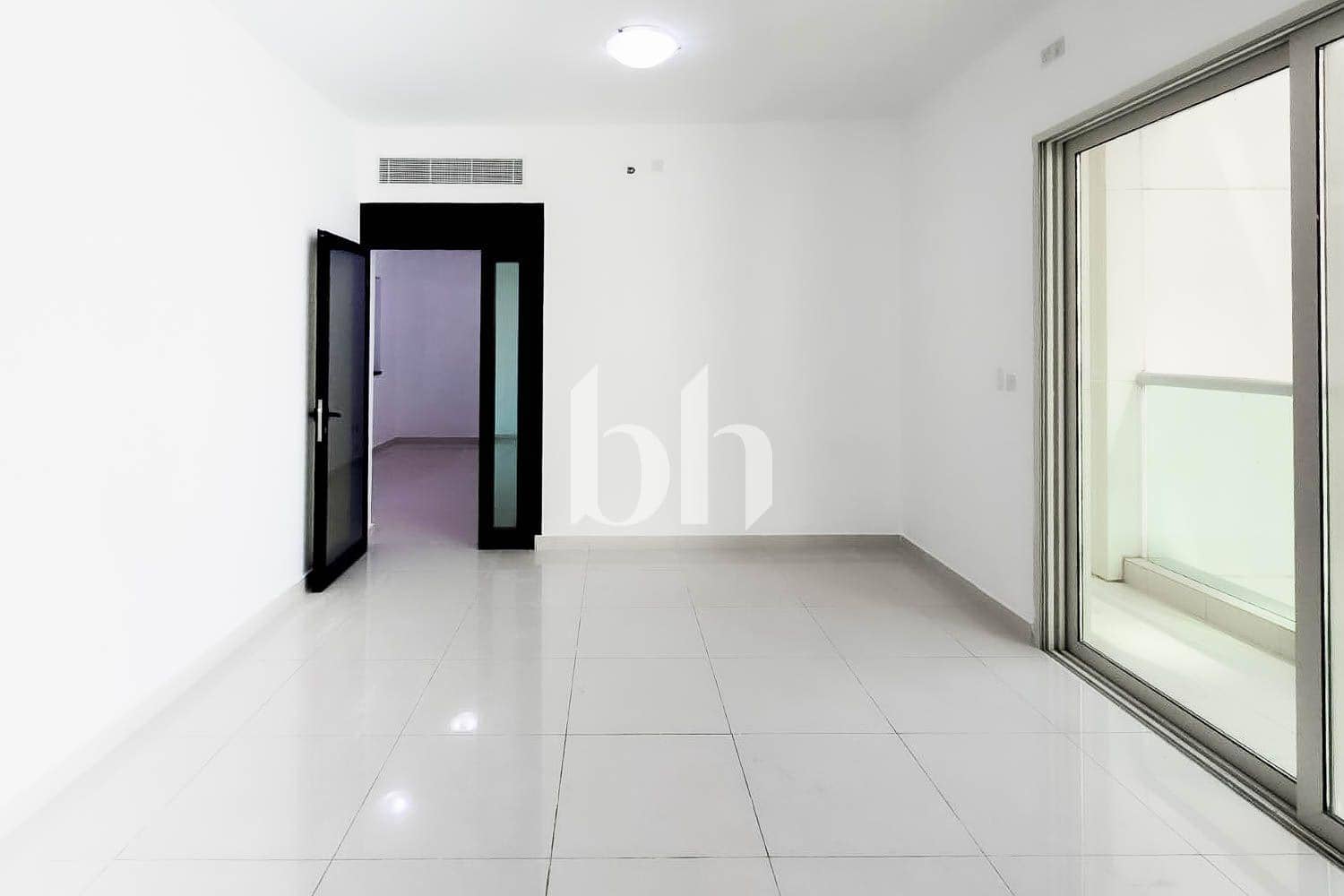 Studio Apartment in Al Maha Tower - photo 2