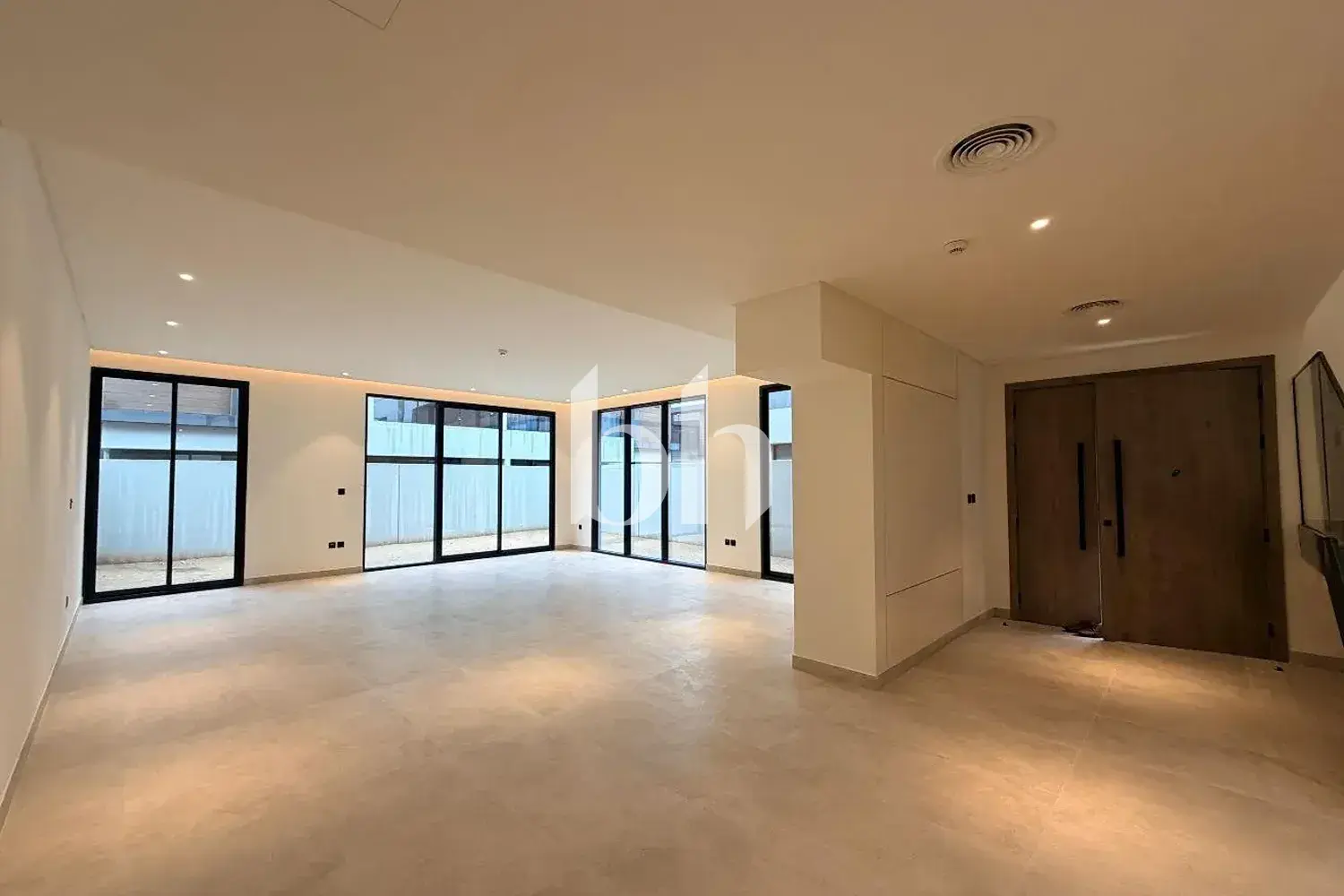 3 Bedroom Townhouse in California Residence