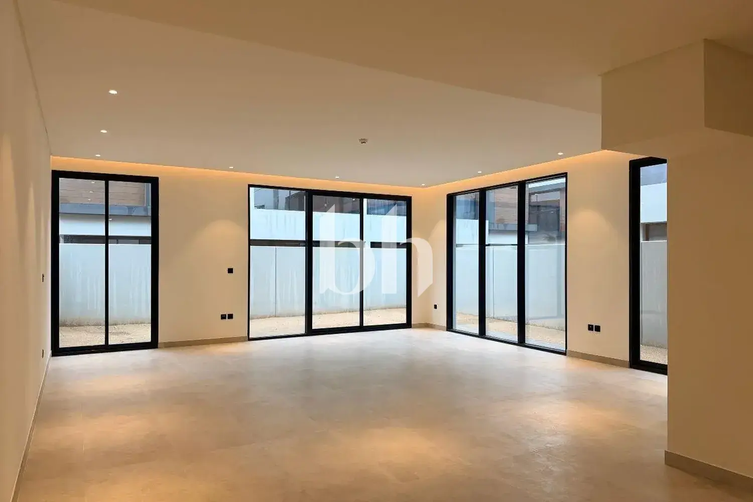 3 Bedroom Townhouse in California Residence - photo 1