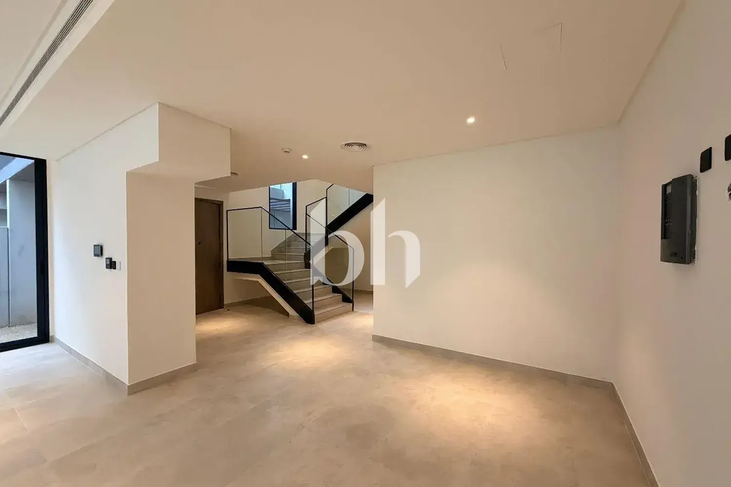 3 Bedroom Townhouse in California Residence - photo 2