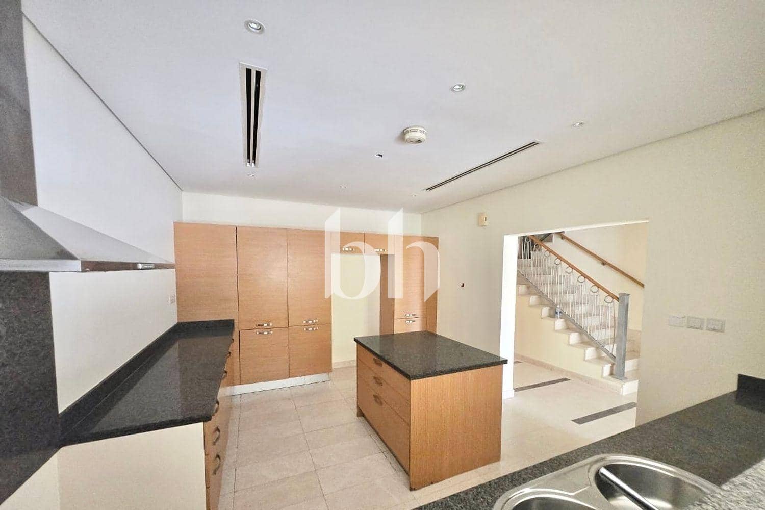 3 Bedroom Townhouse in Dubai Style Zone D - photo 1