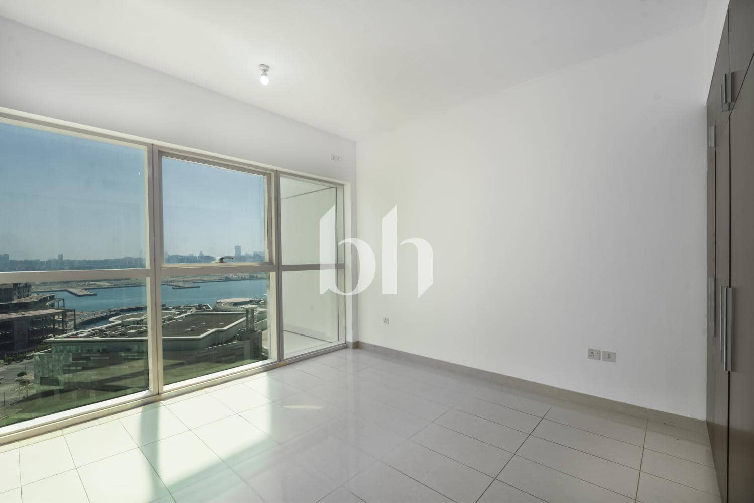 2 Bedroom Apartment in Marina Heights - photo 2