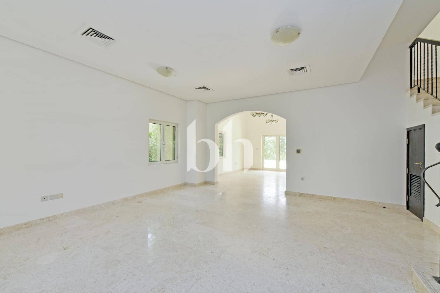5 Bedroom Villa in Centro Courtyard 6 - photo 2