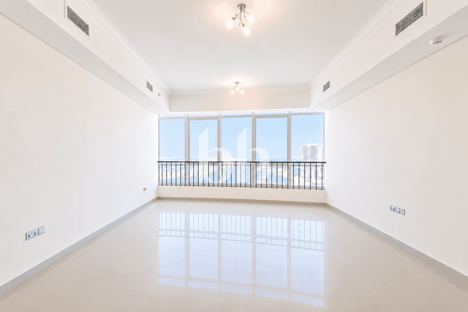 1 Bedroom Apartment in Hydra Avenue Towers