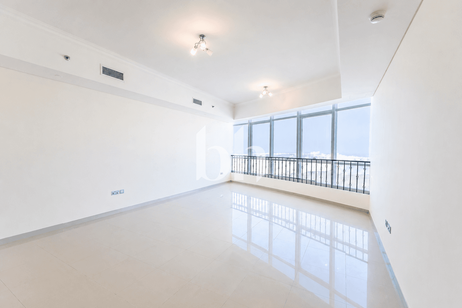 1 Bedroom Apartment in Hydra Avenue Towers - photo 2