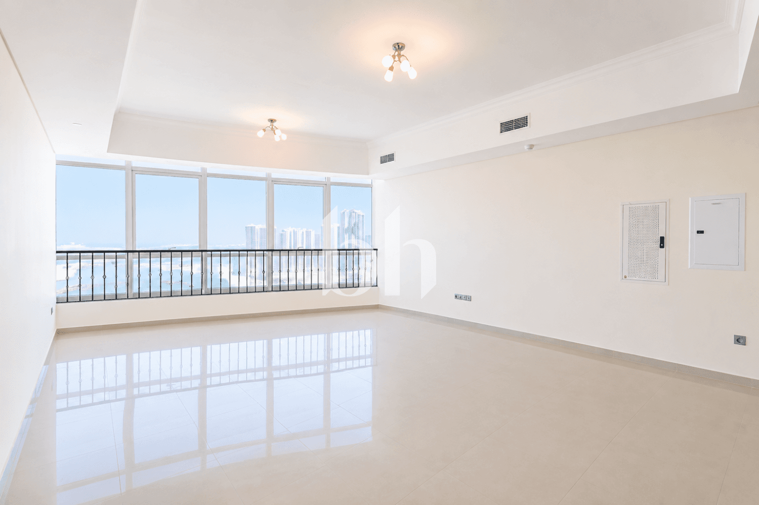 1 Bedroom Apartment in Hydra Avenue Towers - photo 1
