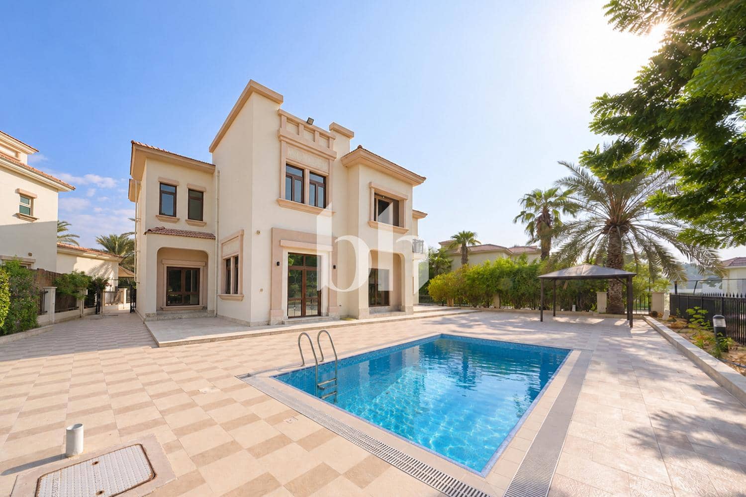 4 Bedroom Villa in Jumeirah Islands - photo 1