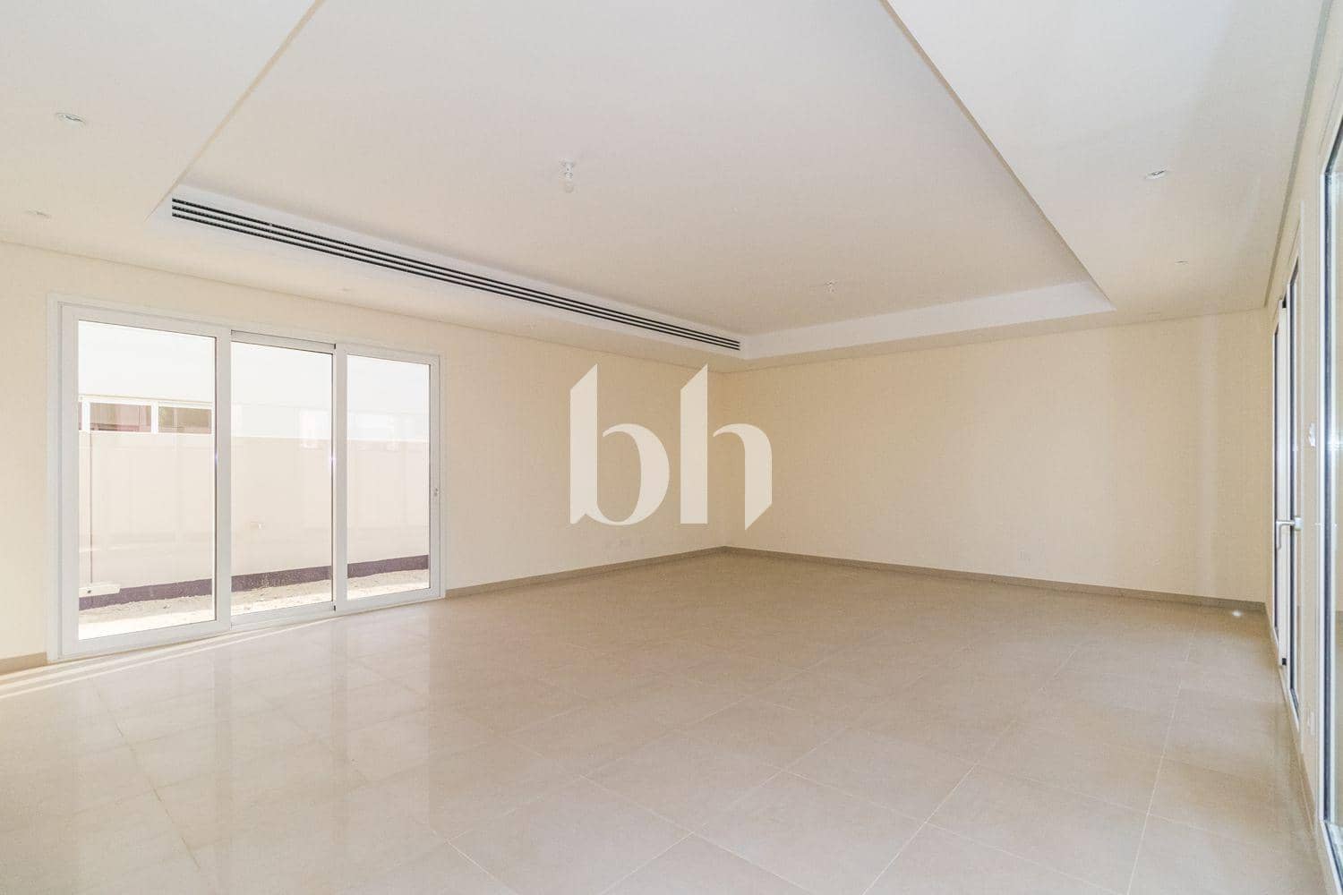 5 Bedroom Villa in Al Zahia 3 - photo 2