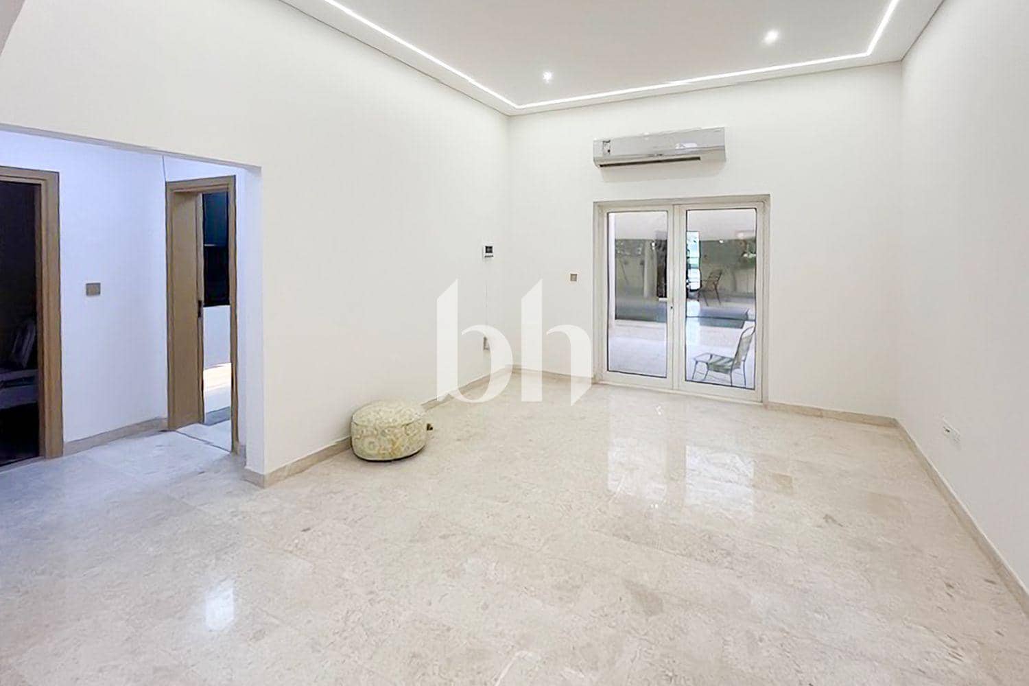5 Bedroom Villa in Hacienda - photo 2